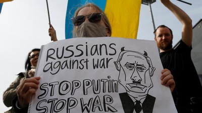 Aksi Tolak Perang Saat Rusia dan Ukraina Berunding di Turki