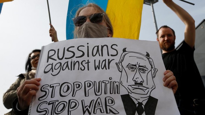 Perundingan antara Rusia dan Ukraina digelar di Turki. Menyikapi negosiasi tersebut, sejumlah warga di Turki gelar aksi menolak perang.
