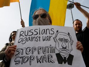 Aksi Tolak Perang Saat Rusia dan Ukraina Berunding di Turki