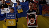 Perundingan itu memicu terjadinya aksi unjuk rasa sejumlah warga di Turki yang menolak perang dan meminta Rusia menghentikan serangan ke Ukraina.