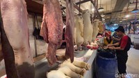Bahkan, sebelumnya harga daging sempat meroket naik di pasar hingga tembus di harga Rp 180.000 per/kg.  