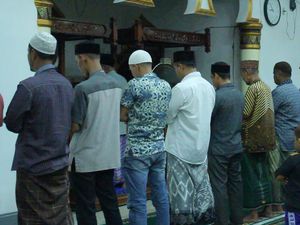 Keutamaan Menyambung Shaf dalam Salat, Mendapat Istana di Surga
