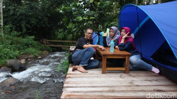 Kebon Pitu, Berkemah di Hutan Ditemani Gemericik Aliran Sungai