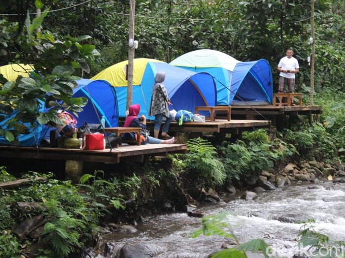 Kebon Pitu, Berkemah di Hutan Ditemani Gemericik Aliran Sungai