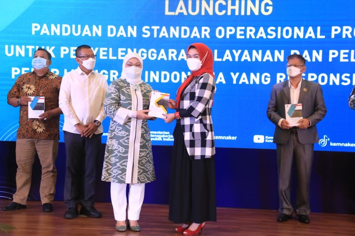 Kemnaker Rilis Buku Panduan untuk Lindungi Hak Pekerja Migran