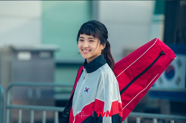 wenty Five Twenty One menandai adegan ciuman pertama aktris 31 tahun itu dengan aktor yang menjadi lawan mainnya. Foto: dok. tvN