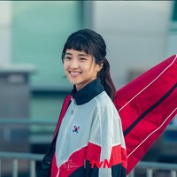 wenty Five Twenty One menandai adegan ciuman pertama aktris 31 tahun itu dengan aktor yang menjadi lawan mainnya. Foto: dok. tvN