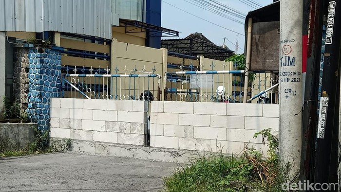 Kondisi jalan Dahlia yang ditembok Polresta Solo.