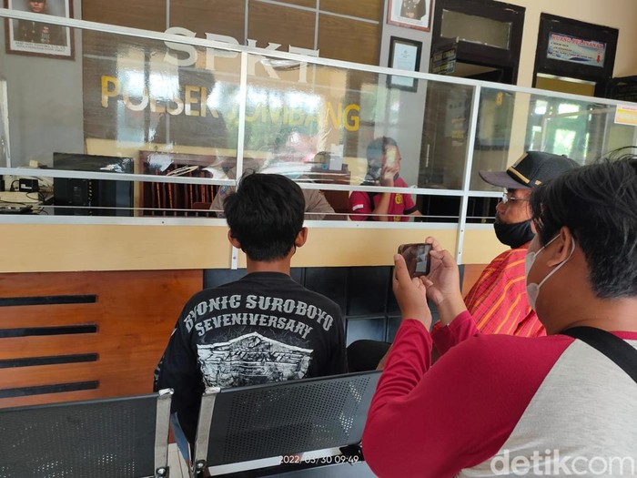 Korban bersama kakeknya ke polisi
