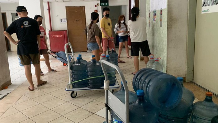Krisis air bersih di Rusunami City Garden, Cengkareng Jakarta Barat.
