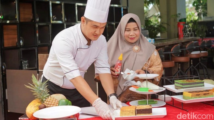 Kue basah khas Palembang buatan Toko Kue Bunda Rayya