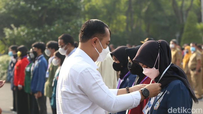 Mahasiswa ikuti program MBKM bantu di Adminduk Surabaya