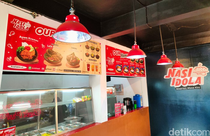 Makan Siang di Warteg Masa Kini Warung Tegal atau Warteg terus berbenah seiring dengan perkembangan zaman. Seperti Warteg di kawasan Bintaro ini yang mengusung konsep kekinian untuk menarik pembeli.