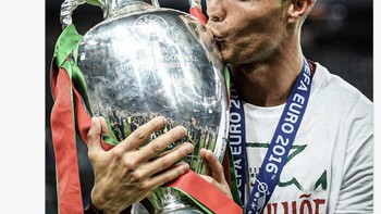Ronaldo sudah mengoleksi Piala Eropa dan UEFA Nations League, kini menatap Piala Dunia. Foto: Twitter