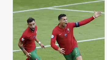 Brace Bruno Fernandes mengantarkan Portugal ke Piala Dunia 2022 di Qatar. Foto: Twitter