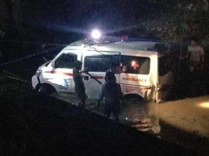 Sopir Ngaku Lihat Penampakan, Ambulans Terjun ke Sungai di Bone