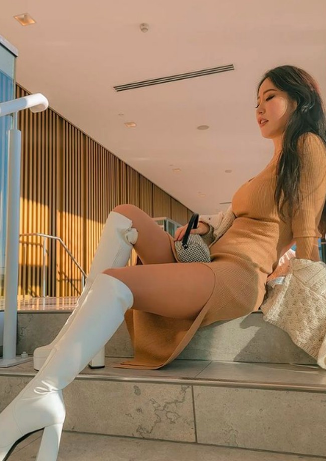 Penampilannya juga sering disebut mirip idol K-Pop yang terkenal dengan pinggang kecil. Foto: Instagram/@msdongan