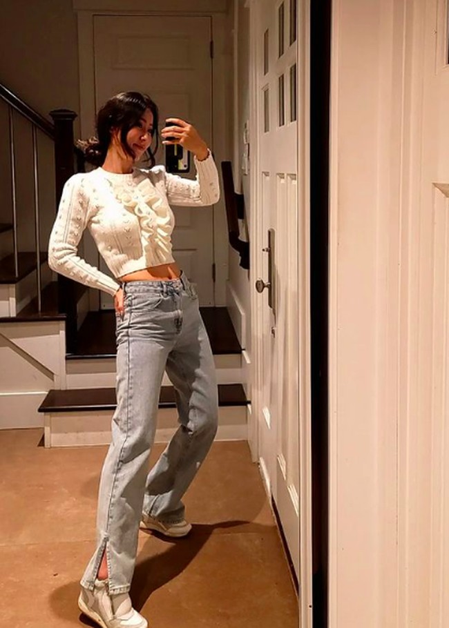 Salah satu netizen bahkan menyebut Dongan masih pantas berusia 18 tahun. “Tanpa makeup, kamu terlihat seperti 18,” komentar netizen. “Gen yang sangat sempurna,” puji warganet lainnya. Foto: Instagram/@msdongan