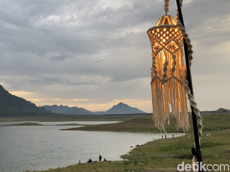 Parang Gombong, Dekat Jakarta tapi Bak di Korea