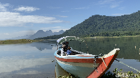 Parang Gombong Purwakarta masih terbilang sangat sepi di saat hari biasa. Traveler pun bisa menyewa perahu dengan biaya Rp 25.000 per orang yang bila diisi hingga 20 orang akan berbiaya lebih murah, yakni hanya sekitar seratus ribu saja.