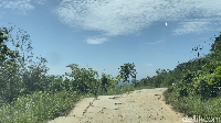 Dari Jatiluhur, tak butuh waktu lama sebenarnya untuk mencapai Parang Gombong. Hanya saja, buat kalian yang memakai kendaraan roda empat, perjalanan terasa cukup menyita karena kontur jalan yang tidak mulus, aspal yang hancur hingga debu yang begitu tebal menyesakkan pandangan.