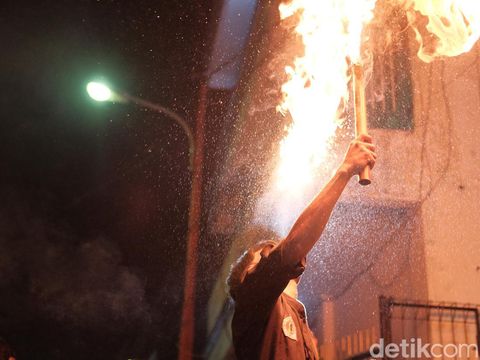 Pawai obor di Bekasi (Fakhri Fadlurrohman/detikcom)