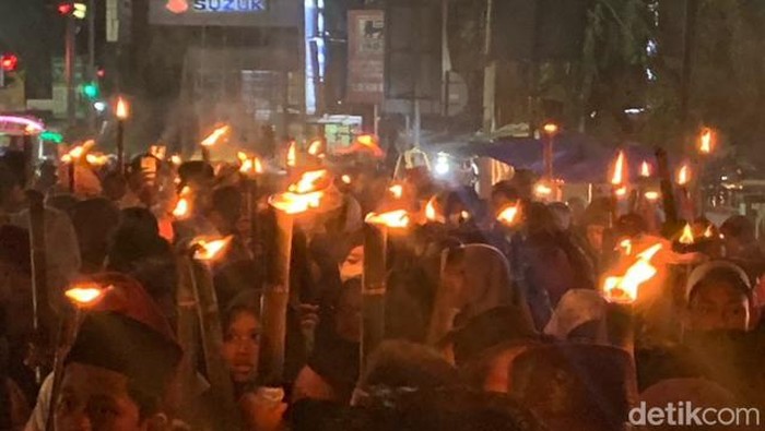 Pawai Obor di Karawang