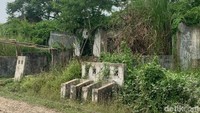 Namun, dua tahun kemudian, kebun karet itu diambil alih empat perusahaan anak Presiden Soeharto, Tommy Soeharto. Kebun ini lantas dijadikan kawasan industri termasuk perumahan.