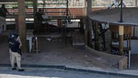 Meksiko terjebak dalam rentetan tindak kekerasan terkait kartel narkoba sejak tahun 2006, ketika pemerintah meluncurkan operasi antinarkoba dengan mengerahkan tentara federal. (REUTERS/Stringer)