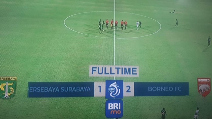 Persebaya dan Borneo FC menyuguhkan pertandingan menarik sejak menit awal. Borneo mengemas gol cepat pada menit kedua.