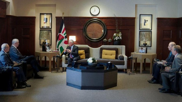 Jordans King Abdullah II meets with the Israeli Defence Minister Benny Gantz in Amman, Jordan March 29, 2022. Jordanian Royal Palace/Handout via Reuters