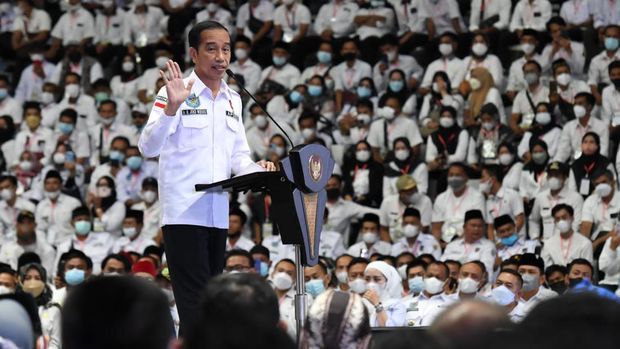 Presiden Joko Widodo (Jokowi) menghadiri Silaturahmi Nasional Asosiasi Pemerintah Desa Seluruh Indonesia (Apdesi) Tahun 2022 yang digelar di Istora Senayan, Jakarta, pada Selasa, 29 Maret 2022. (Foto: Kris - Biro Pers Sekretariat Presiden)