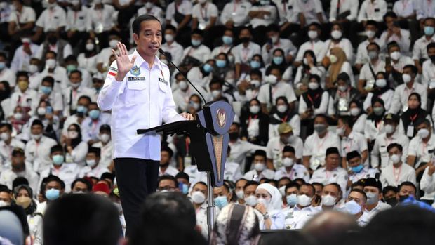 Presiden Joko Widodo (Jokowi) menghadiri Silaturahmi Nasional Asosiasi Pemerintah Desa Seluruh Indonesia (Apdesi) Presiden Joko Widodo (Jokowi) menghadiri Silaturahmi Nasional Asosiasi Pemerintah Desa Seluruh Indonesia (Apdesi) Tahun 2022 yang digelar di Istora Senayan, Jakarta, pada Selasa, 29 Maret 2022. (Foto: Kris - Biro Pers Sekretariat Presiden)