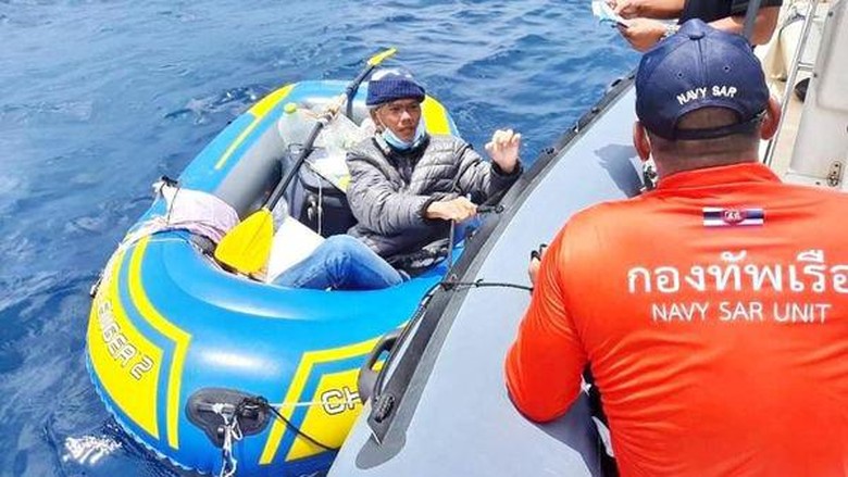 Pria Vietnam mendayung perahu untuk bertemu istri Pria Vietnam mendayung perahu untuk bertemu istri