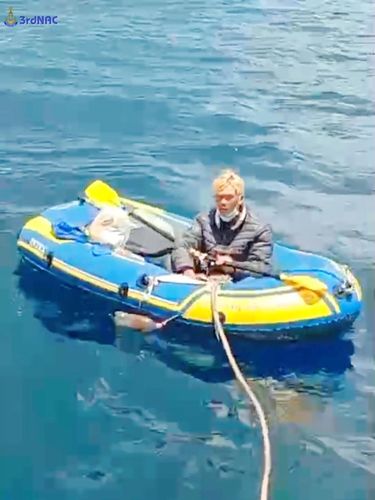 Pria viral dayung perahu karet demi ketemu istri