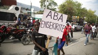 Protes itu mengambil momen peringatan 35 tahun Konstitusi Haiti 1987. (AP Photo/Odelyn Joseph)  