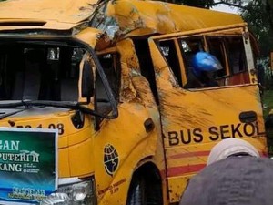 Bus Rombongan Santri Asadiyah Wajo Kecelakaan di Sinjai, 1 Guru Meninggal