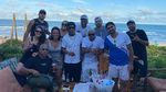 Pose Keren Ronaldinho saat Menikmati Aneka Seafood Segar