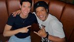 Pose Keren Ronaldinho saat Menikmati Aneka Seafood Segar