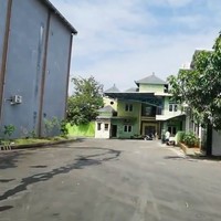 Salah satu bangunan di sekitaran garasi. Dulunya, tempat tersebut adalah kantor PO Haryanto. (Foto: YouTube/PO Haryanto Official)