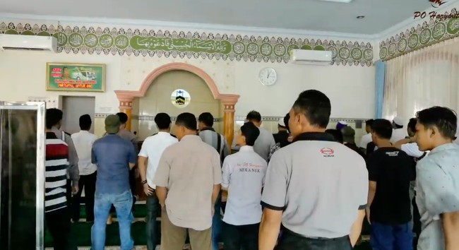 Masjid ini awalnya memang diperuntukkan untuk karyawan. Kenapa gak musala, karena bapak ingin orang bisa beritikad di sini. Perawatan memang ekstra, tapi insyaallah bermanfaat bagi banyak orang. (Foto: YouTube/PO Haryanto Official)