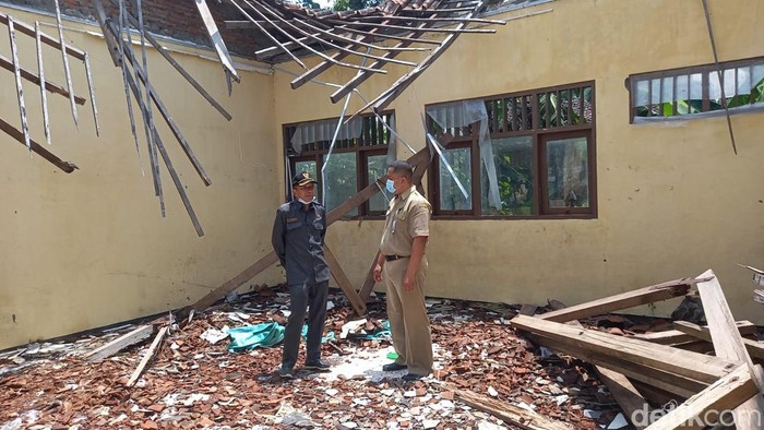bangunan sekolah rusak