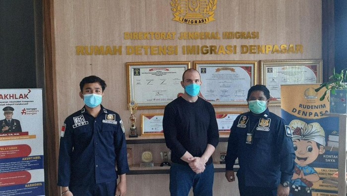 Seorang WN Prancis berinisial RJHB (31) dideportasi dari Bali usai menjalani hukuman di Lapas Kelas II-A Narkotika Bangli atas kasus kepemilikan sabu dan senpi. (dok istimewa)