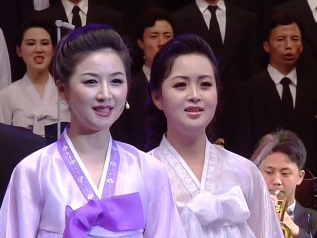 So Un Hyang dikabarkan mengunjungi kota Pusan, Korea Selatan pada 2002. Saat itu dia berumur sekitar 17 tahun dan menjadi anggota regu sorak di perhelatan Asian Games. Foto: dok. YouTube NK Media.