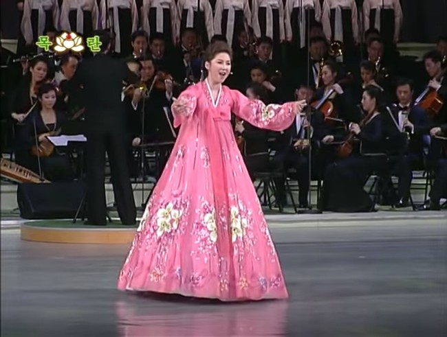 Kabarnya penyanyi sopran ini lahir pada 1984 dan berumur sekitar 38 tahun. Foto: dok. YouTube NK Media.