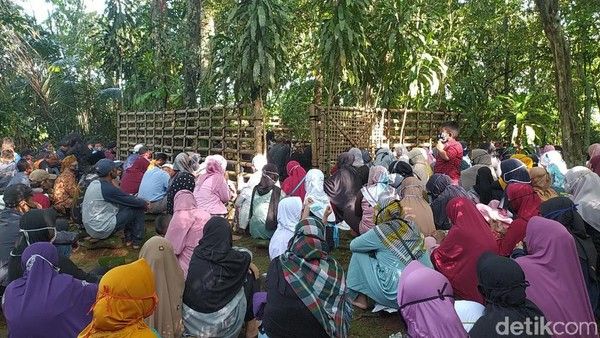 Tradisi makan di pemakaman
