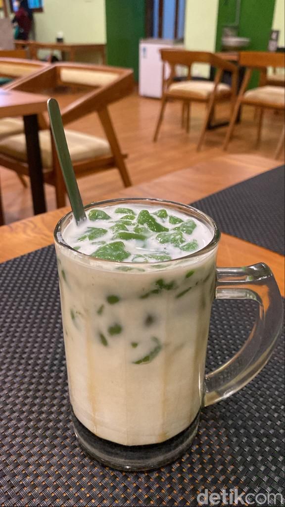 Victus Restaurant : Unik Rasanya! Sei Kambing Guling Madina dan Cendol Susu Kambing