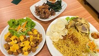  Di sini semua daging kambing hingga olahan berupa susu kambing, diambil langsung dari peternakan kambing yang dikelola oleh Victus Restaurant di Sukabumi. Foto: detikFood