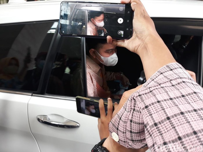Wali Kota Gibran Rakabuming Raka tiba di Hotel Alila, lokasi pelaksanaan TIIWG G20, Rabu (30/3/2022).