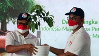 Pohon-pohon ini selain berfungsi sebagai resapan air untuk pencegahan bencana, juga mampu menjadi pohon yang produktif dan dapat memberikan manfaat secara ekonomis bagi masyarakat.